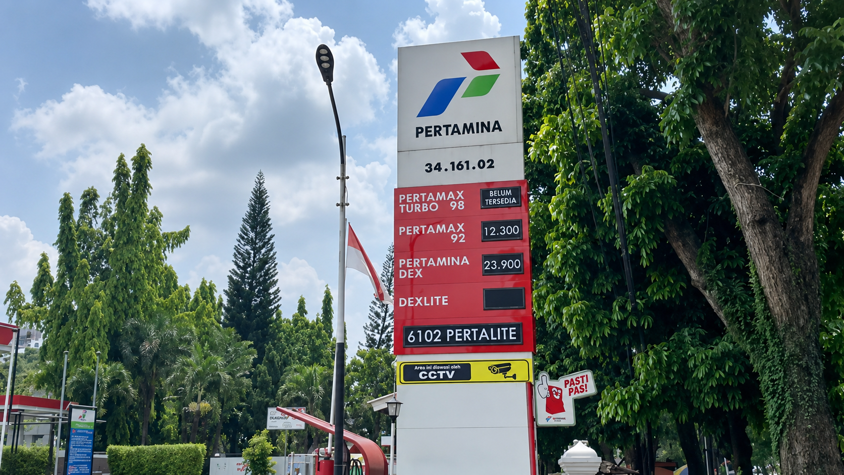 Ketika Harga Pertamax Turbo Tembus Dua Puluh Ribu, Pemilik Mobil Mewah Mulai Menjerit Di SPBU