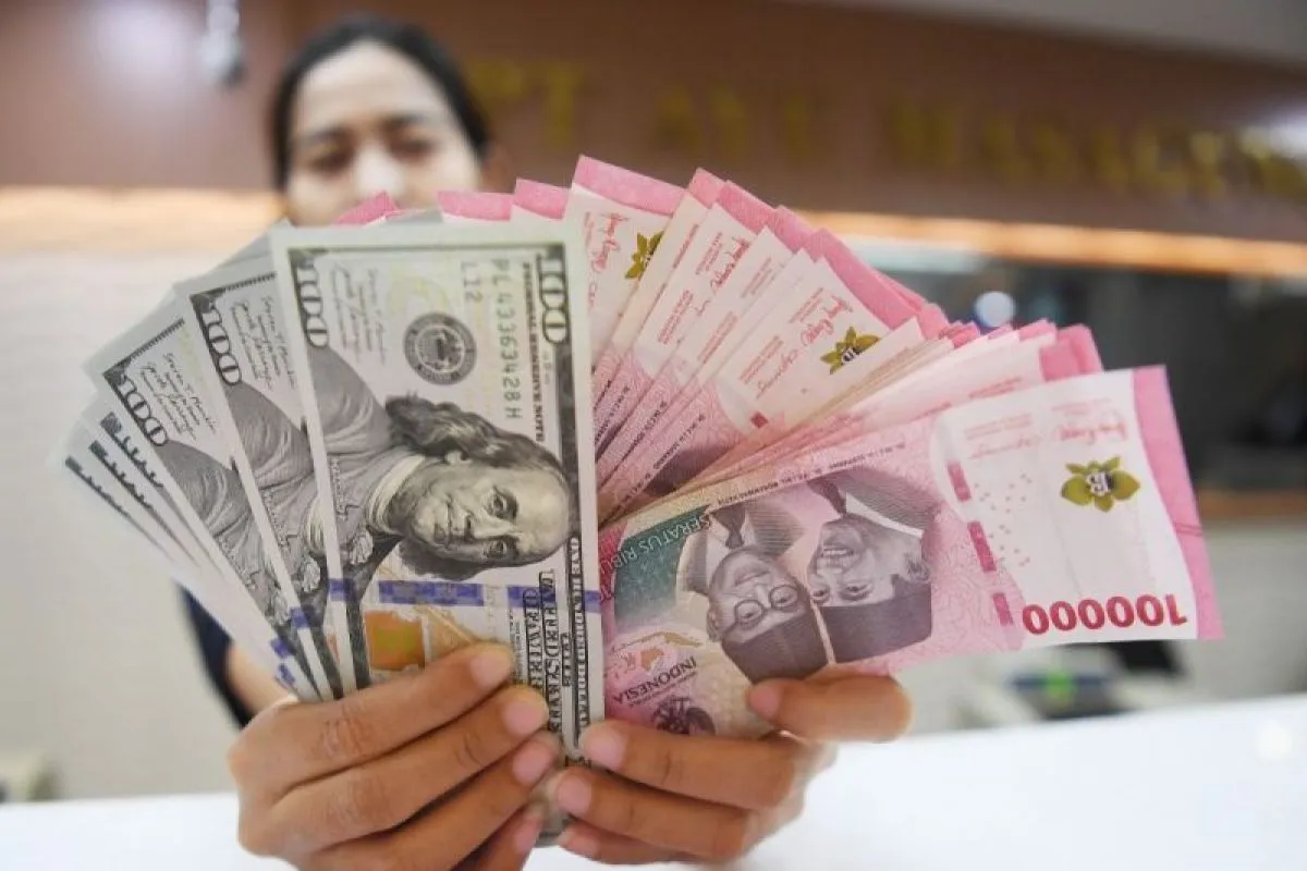 Kurs Rupiah Tembus Rp18.000 per Dolar AS, Buat WNI Semakin Resah