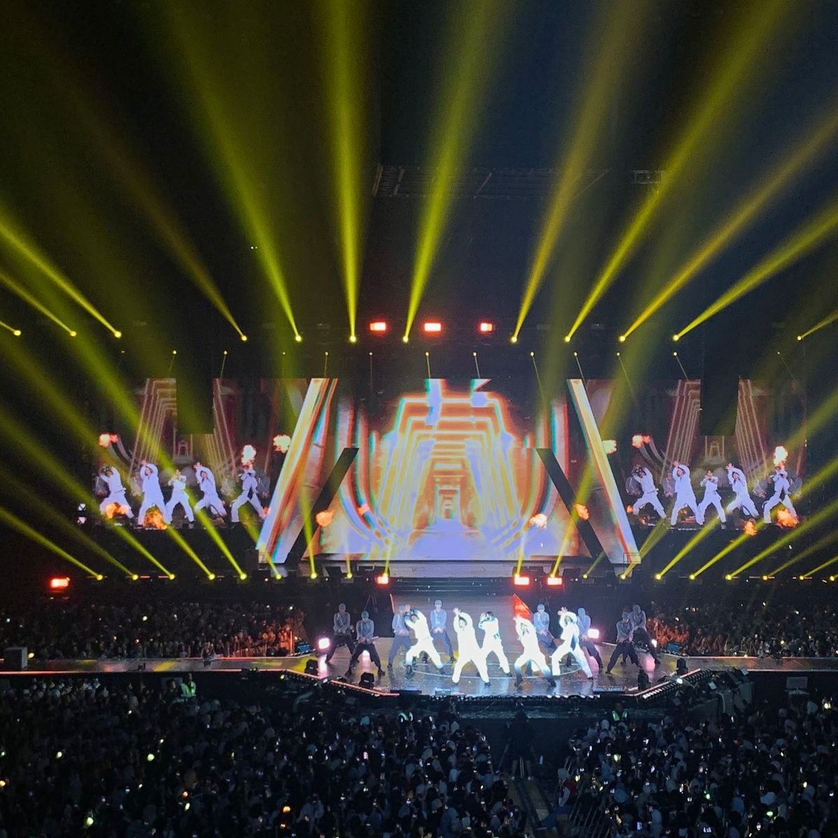 Lautan Penggemar Padati Venue, Hari Kedua Konser EXO di Jakarta Uji Kesiapan Akses Transportasi