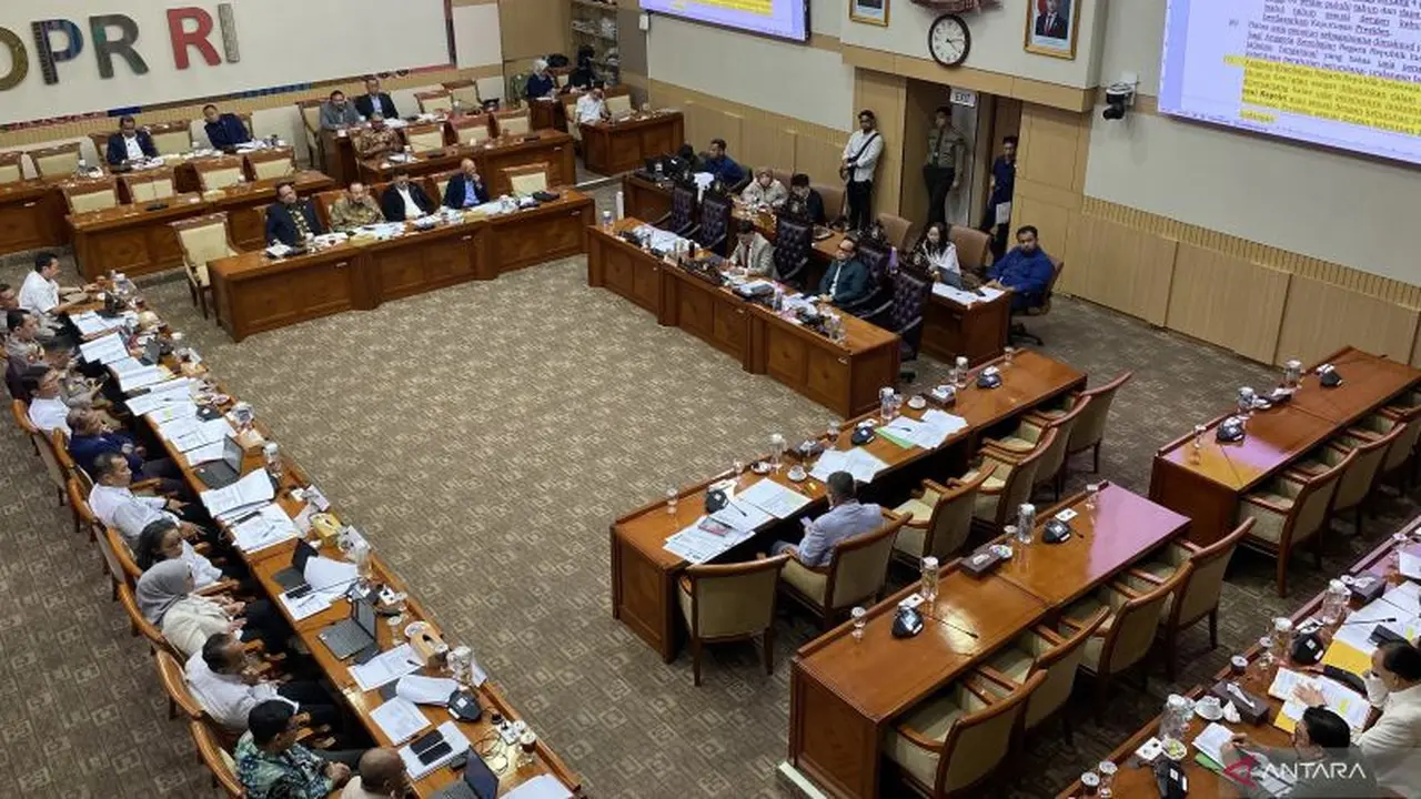 Revisi UU Polri Resmi Disahkan, Polisi Merangkap Jabatan Sipil Jadi Sorotan