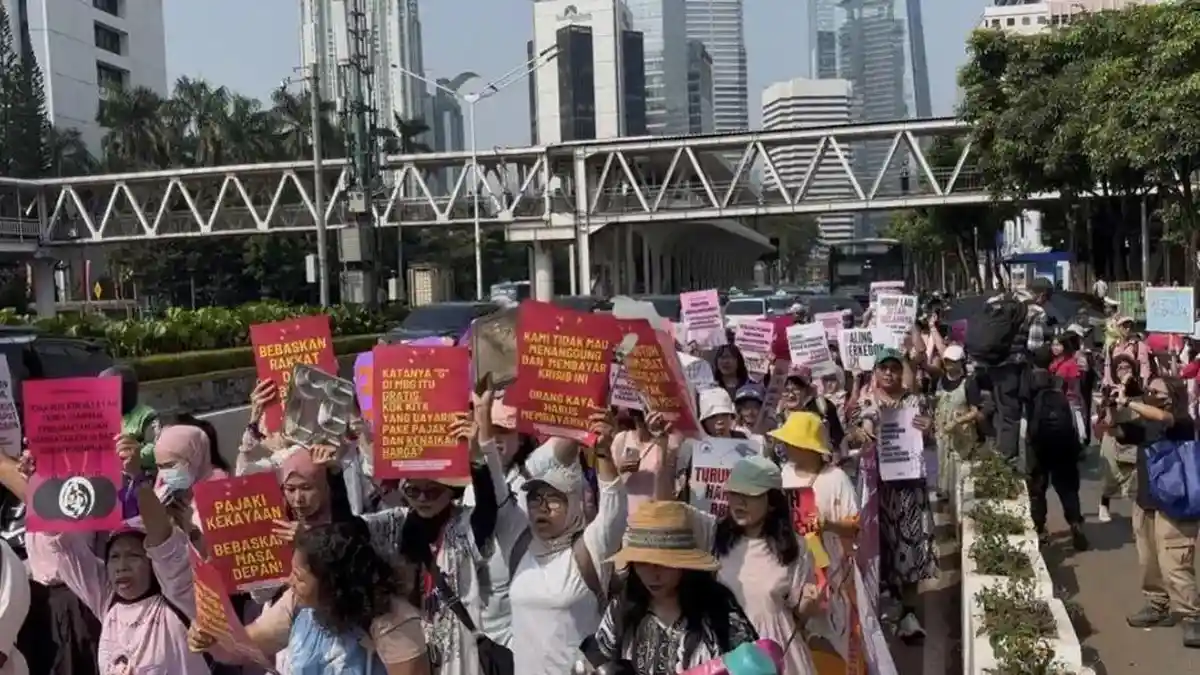 Ratusan Perempuan Berdaster Demo di Jakarta, Minta Harga BBM Turun dan MBG Dihentikan