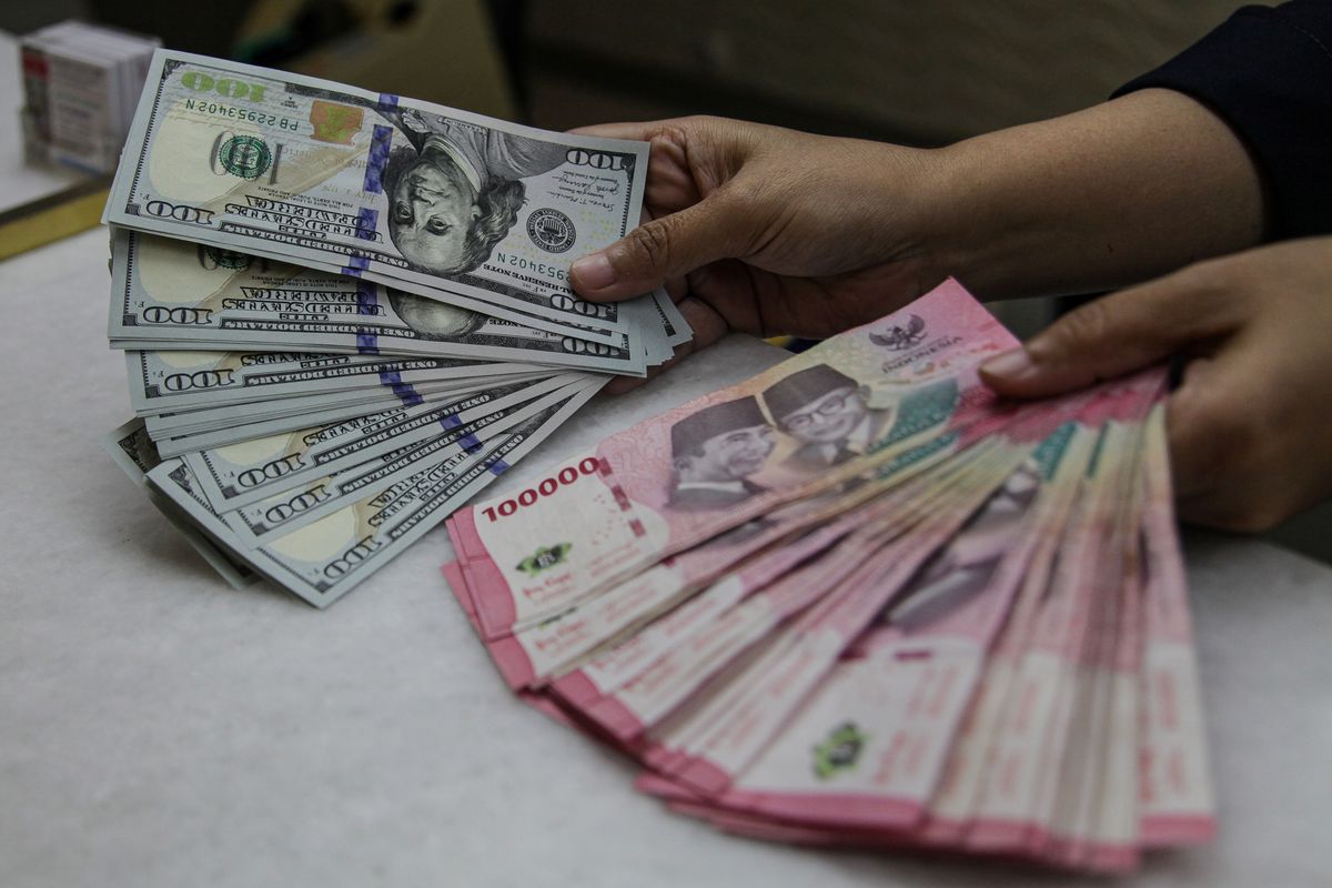 Rupiah Mau Rp18.000: Dompet Anak Muda Sekarat, Kuliah Dan Traveling Luar Negeri Kandas?