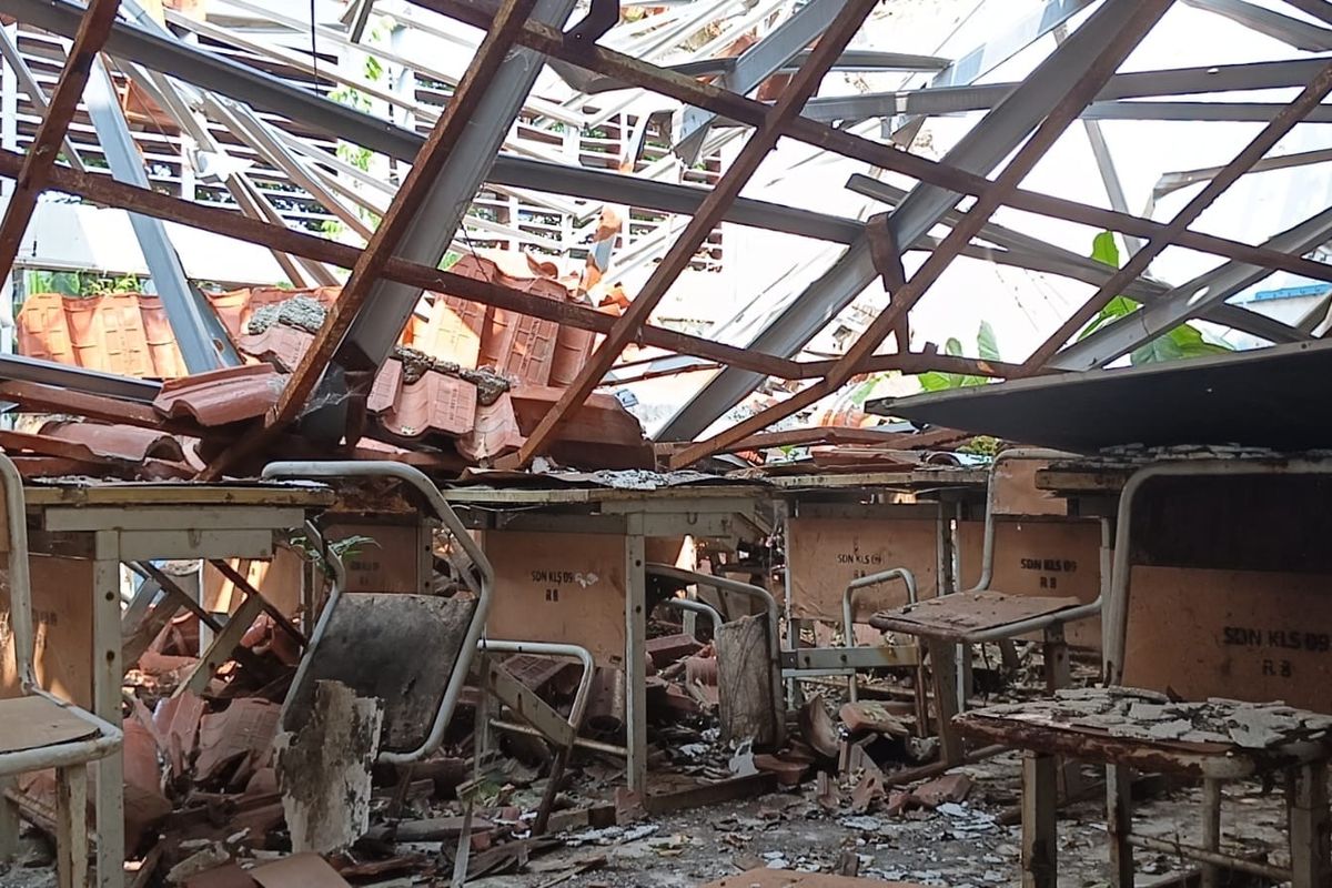 Dua Tahun Menunggu Renovasi Gedung Sekolah Yang Roboh Di Jakarta Selatan Terlantar