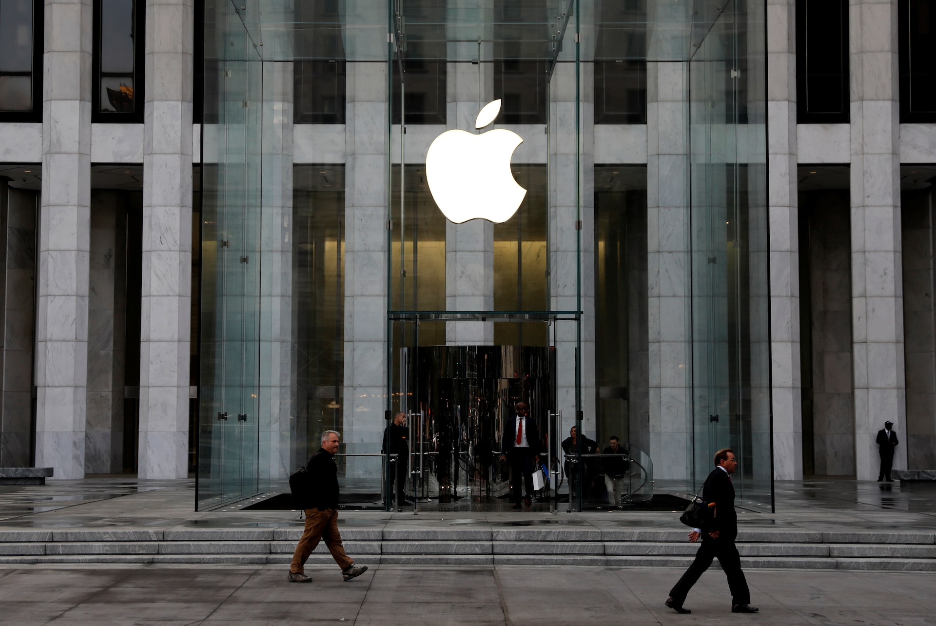 Karyawan Apple Dipecat karena Minta Libur Ibadah, Ujungnya Bayar Rp2,6 Miliar