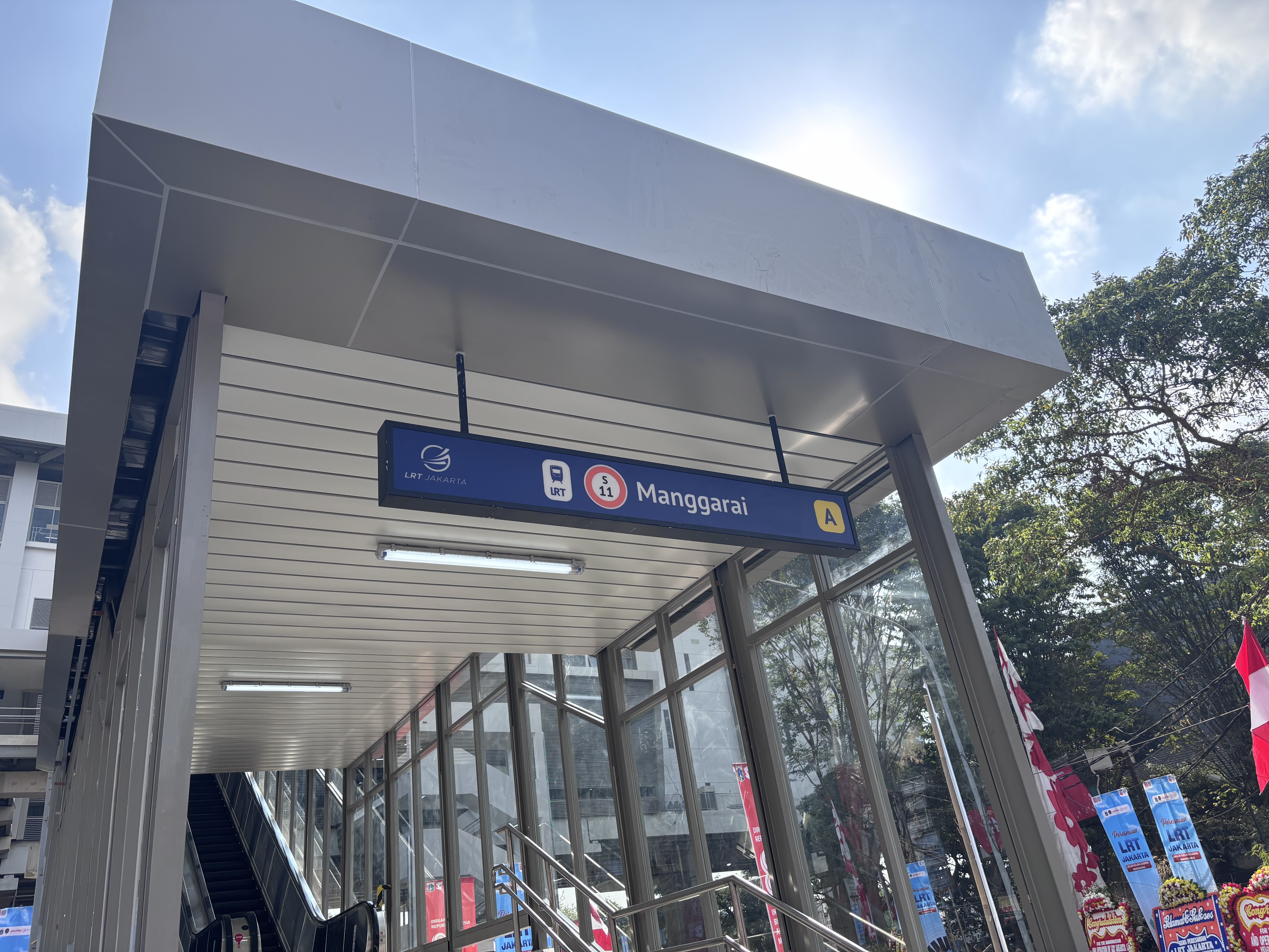 LRT Kelapa Gading Manggarai Batal Diresmikan Hari Ini: Warga Kembali Menunggu Kepastian
